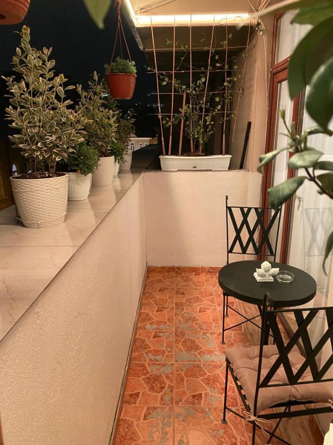 Siqvaruli Tbilisi Esterno foto