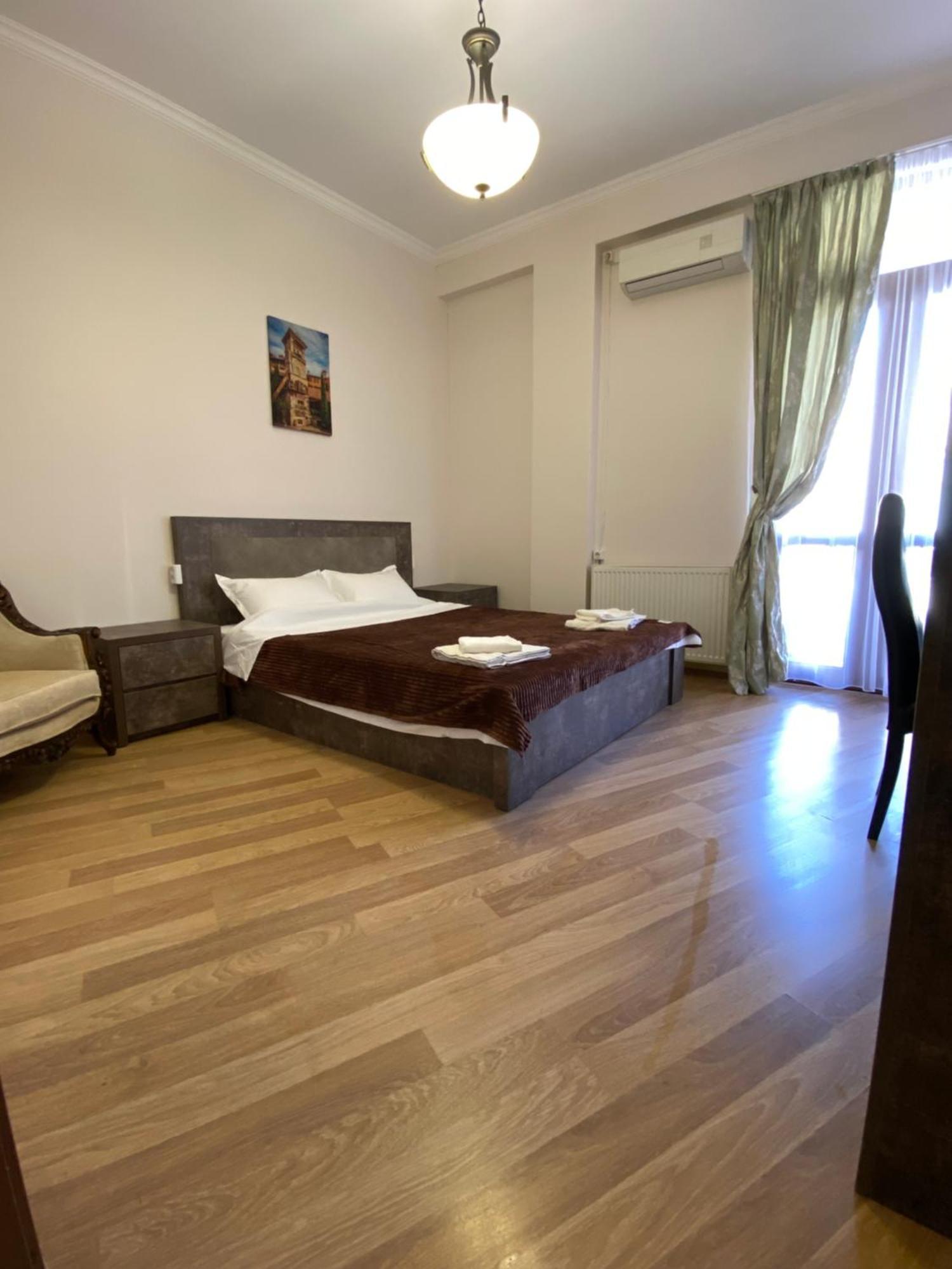 Siqvaruli Tbilisi Esterno foto