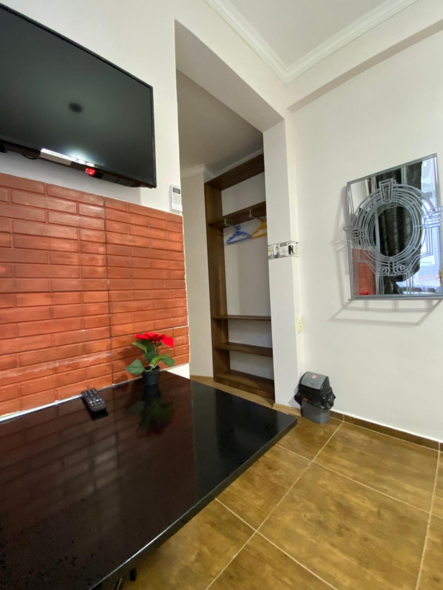 Siqvaruli Tbilisi Esterno foto