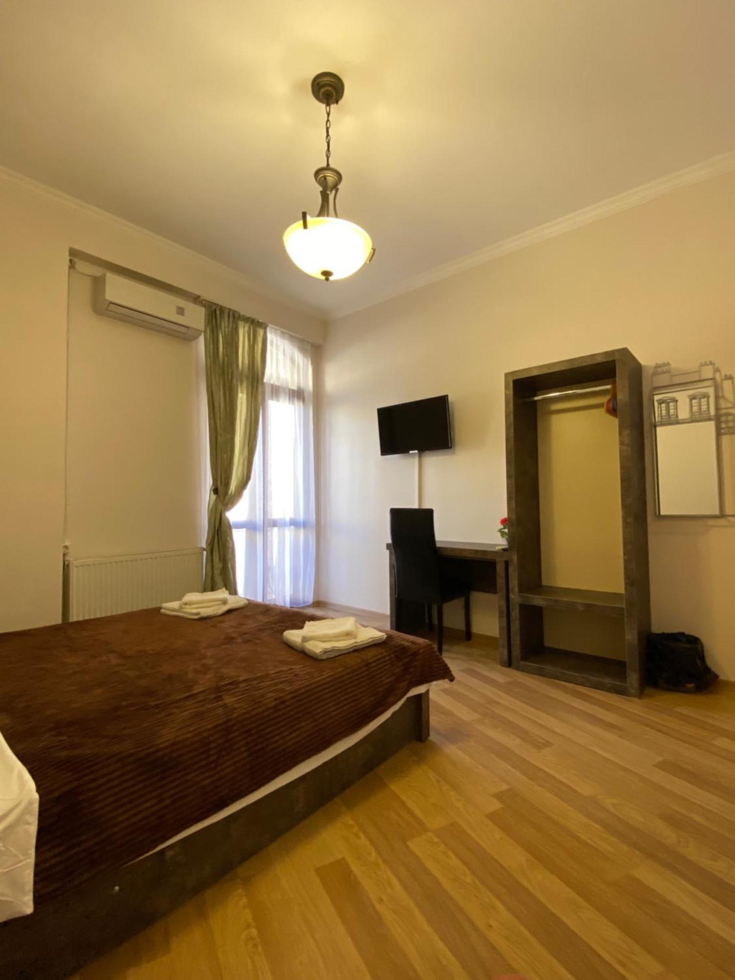 Siqvaruli Tbilisi Esterno foto